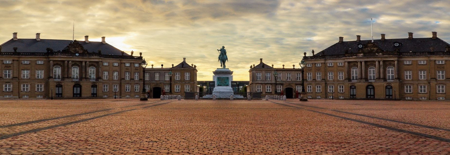 Amalienborg-Palace-in-Denmark-HD-Photo-7